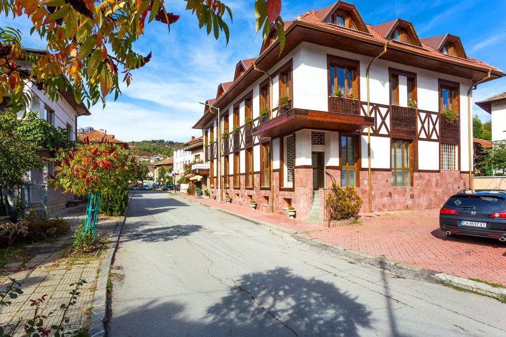 Family Hotel Тетевен Экстерьер фото