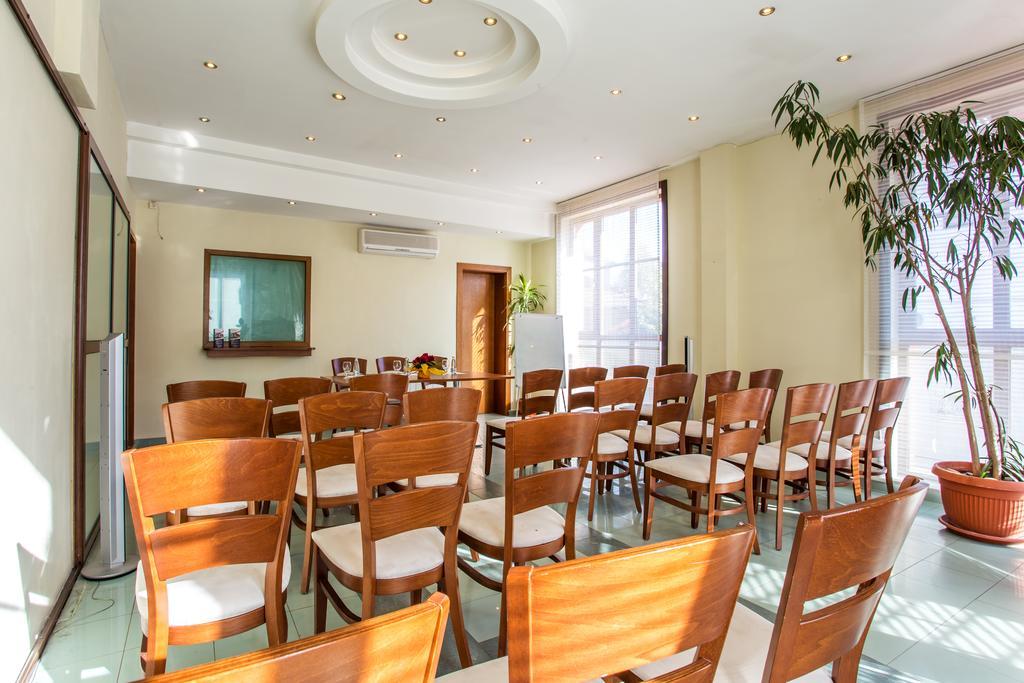 Family Hotel Тетевен Экстерьер фото