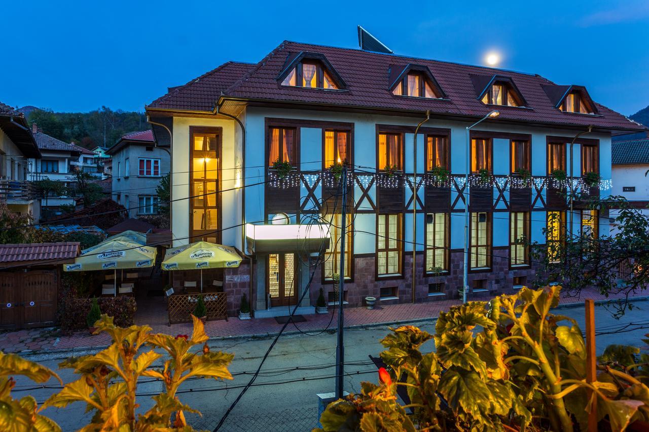 Family Hotel Тетевен Экстерьер фото